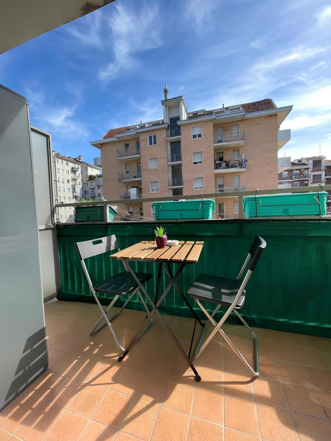 Gardone Apartment - Ampio Appartamento Con 2 Camere Da Letto - Comodo Per Duomo! Милано Екстериор снимка
