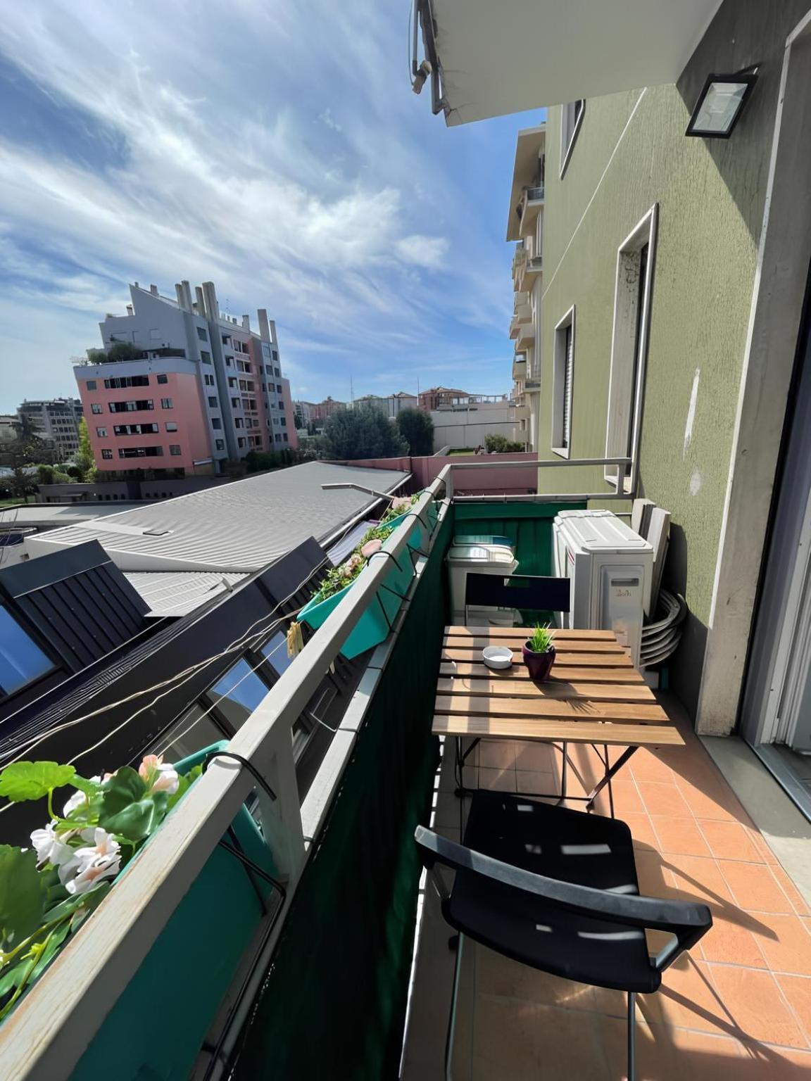 Gardone Apartment - Ampio Appartamento Con 2 Camere Da Letto - Comodo Per Duomo! Милано Екстериор снимка
