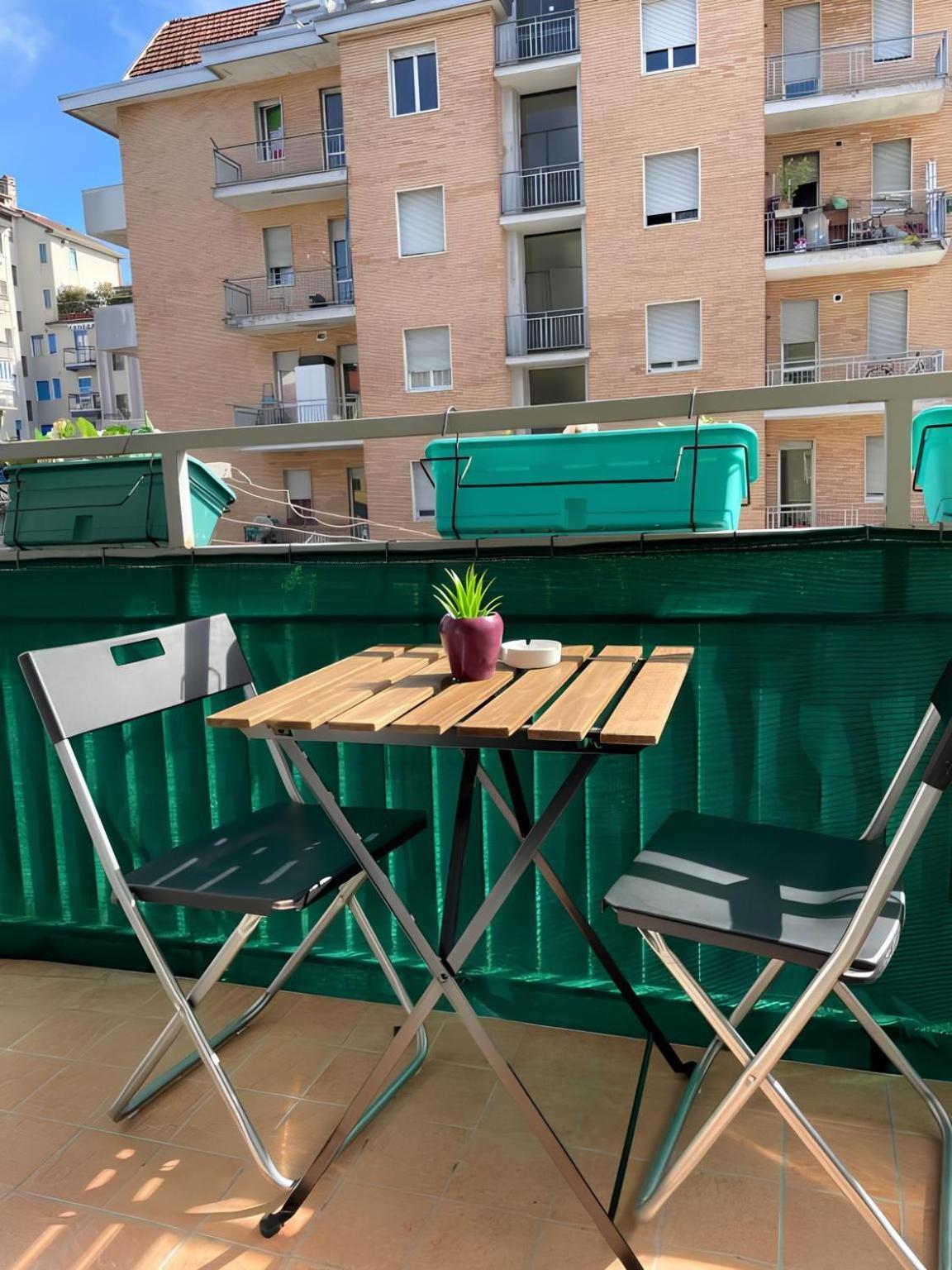 Gardone Apartment - Ampio Appartamento Con 2 Camere Da Letto - Comodo Per Duomo! Милано Екстериор снимка