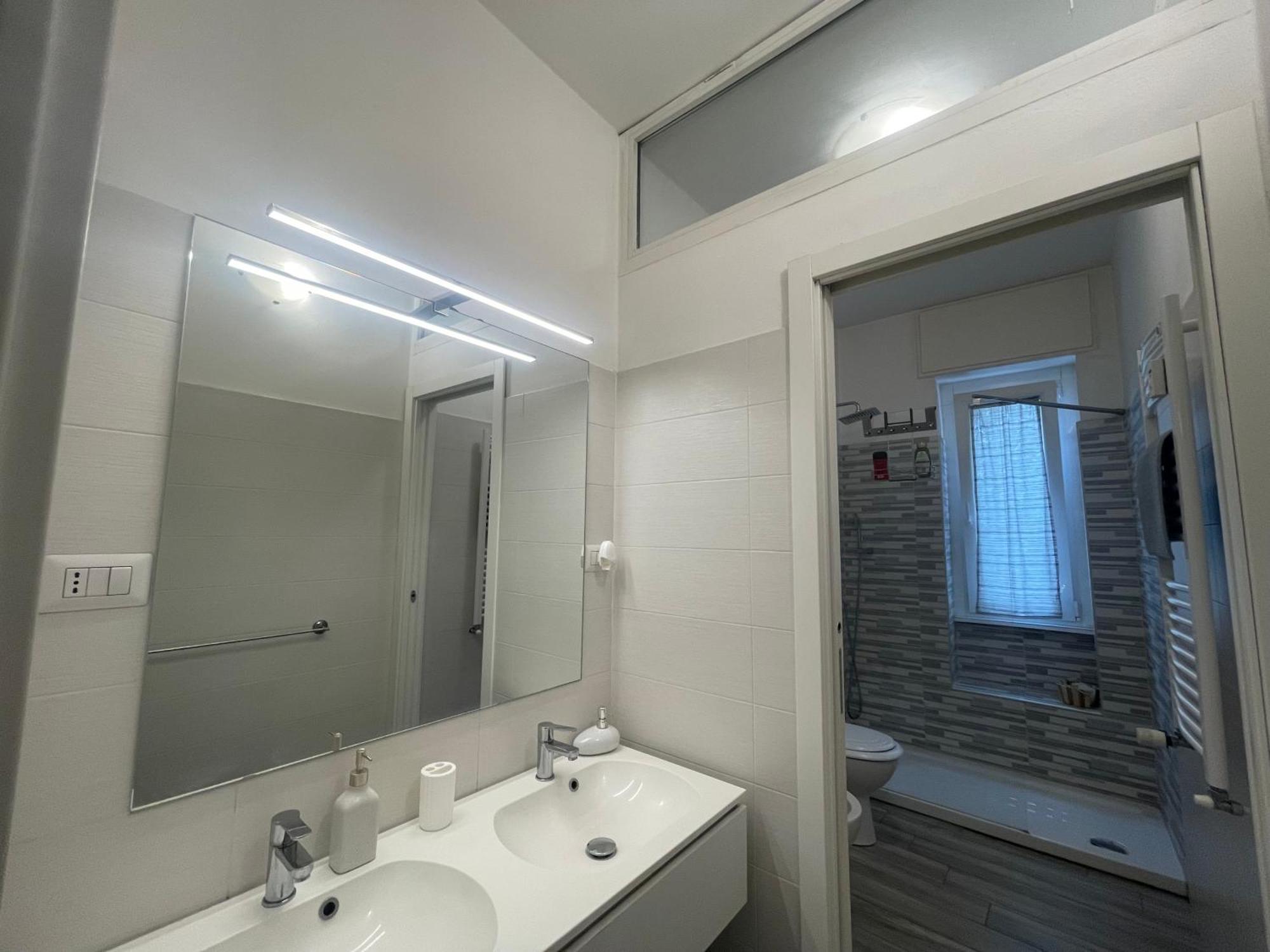 Gardone Apartment - Ampio Appartamento Con 2 Camere Da Letto - Comodo Per Duomo! Милано Екстериор снимка