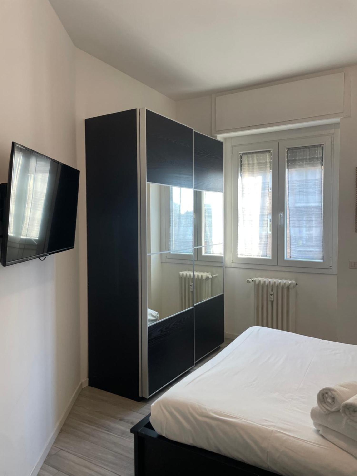 Gardone Apartment - Ampio Appartamento Con 2 Camere Da Letto - Comodo Per Duomo! Милано Екстериор снимка