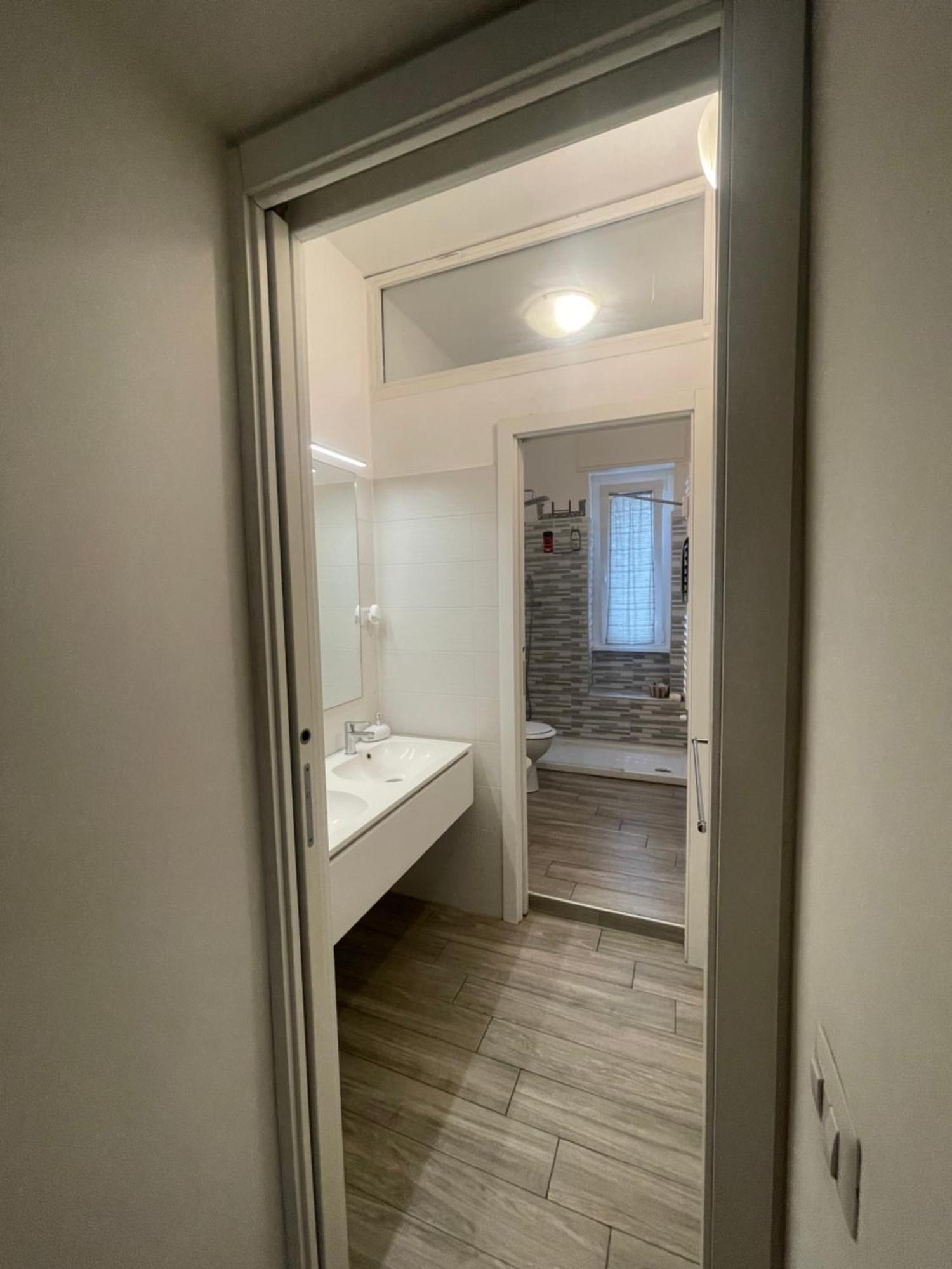Gardone Apartment - Ampio Appartamento Con 2 Camere Da Letto - Comodo Per Duomo! Милано Екстериор снимка