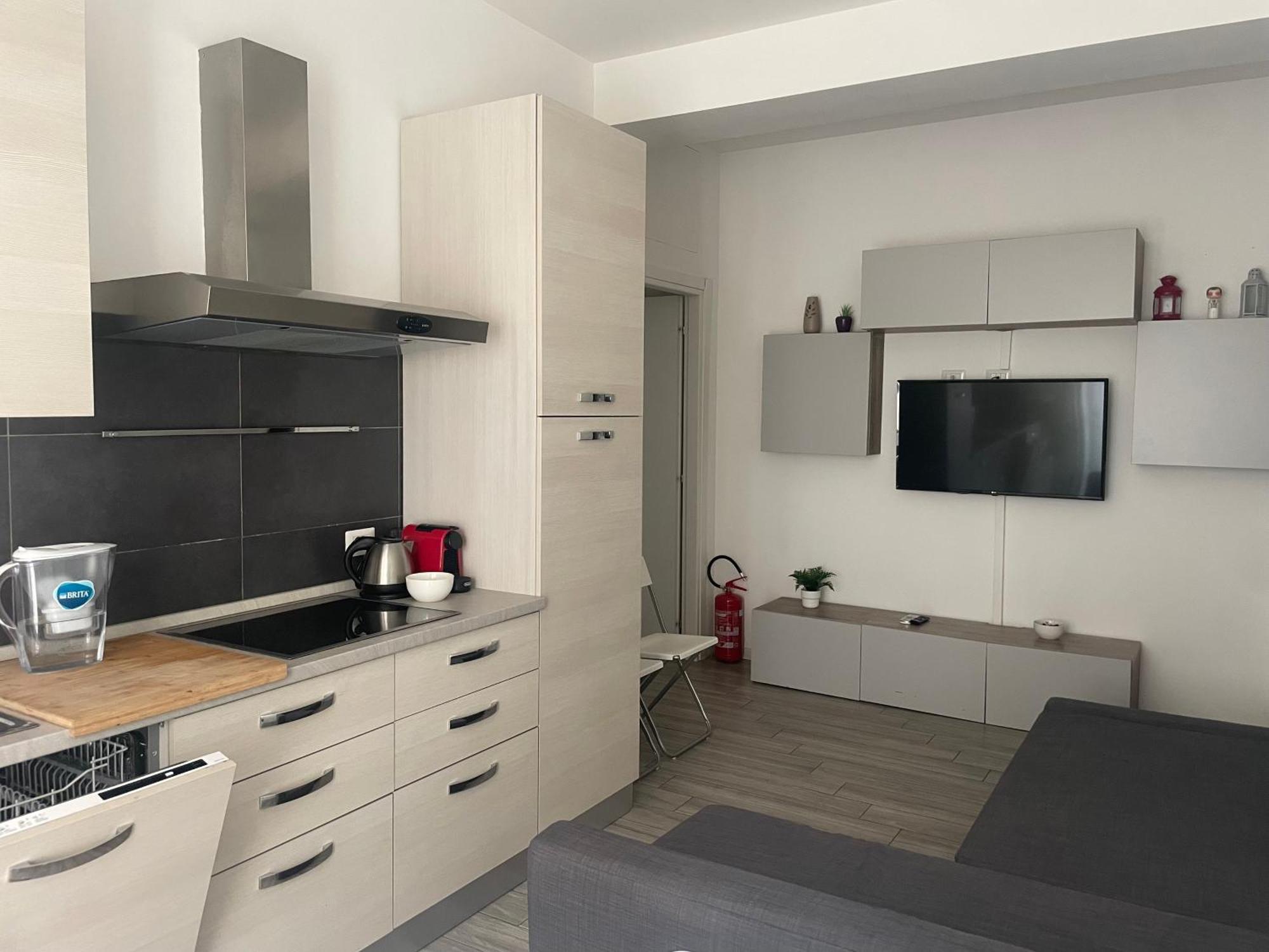 Gardone Apartment - Ampio Appartamento Con 2 Camere Da Letto - Comodo Per Duomo! Милано Екстериор снимка