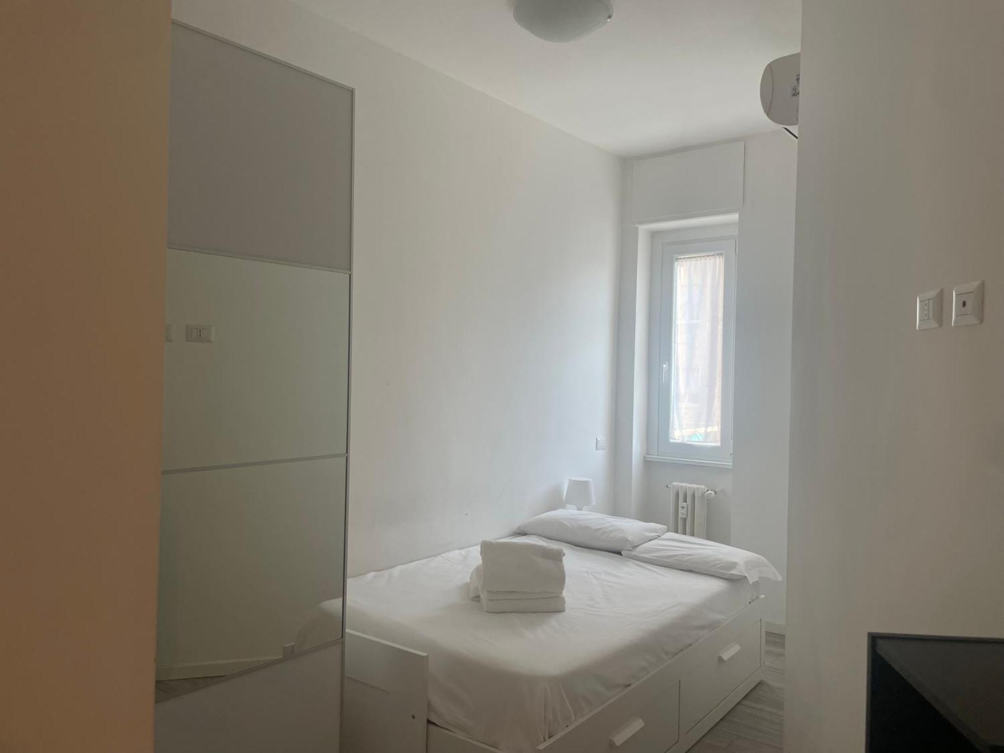 Gardone Apartment - Ampio Appartamento Con 2 Camere Da Letto - Comodo Per Duomo! Милано Екстериор снимка