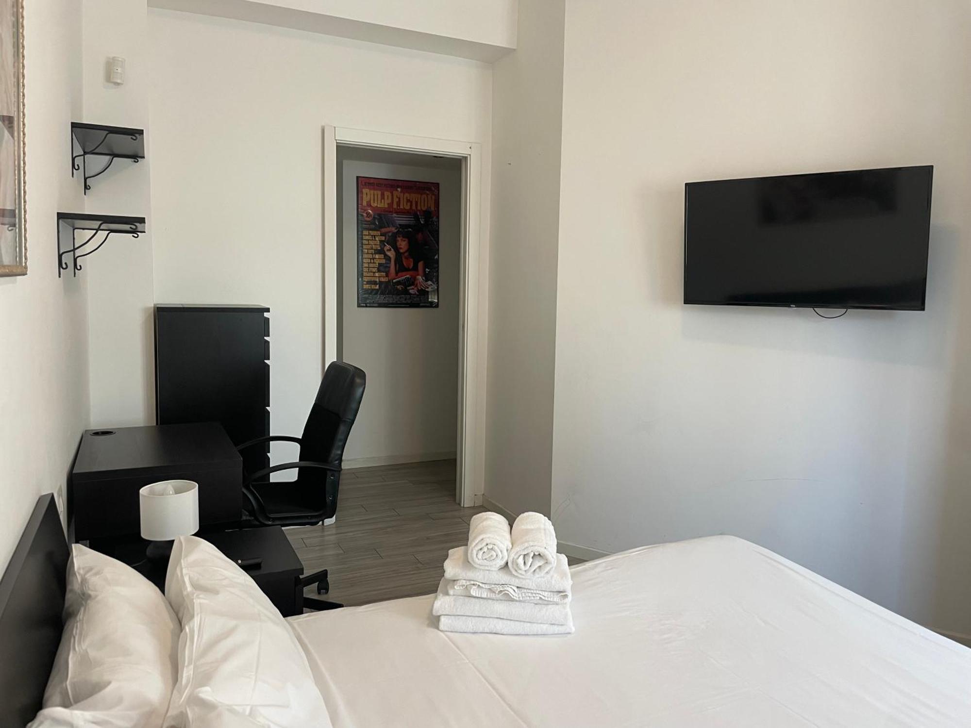 Gardone Apartment - Ampio Appartamento Con 2 Camere Da Letto - Comodo Per Duomo! Милано Екстериор снимка