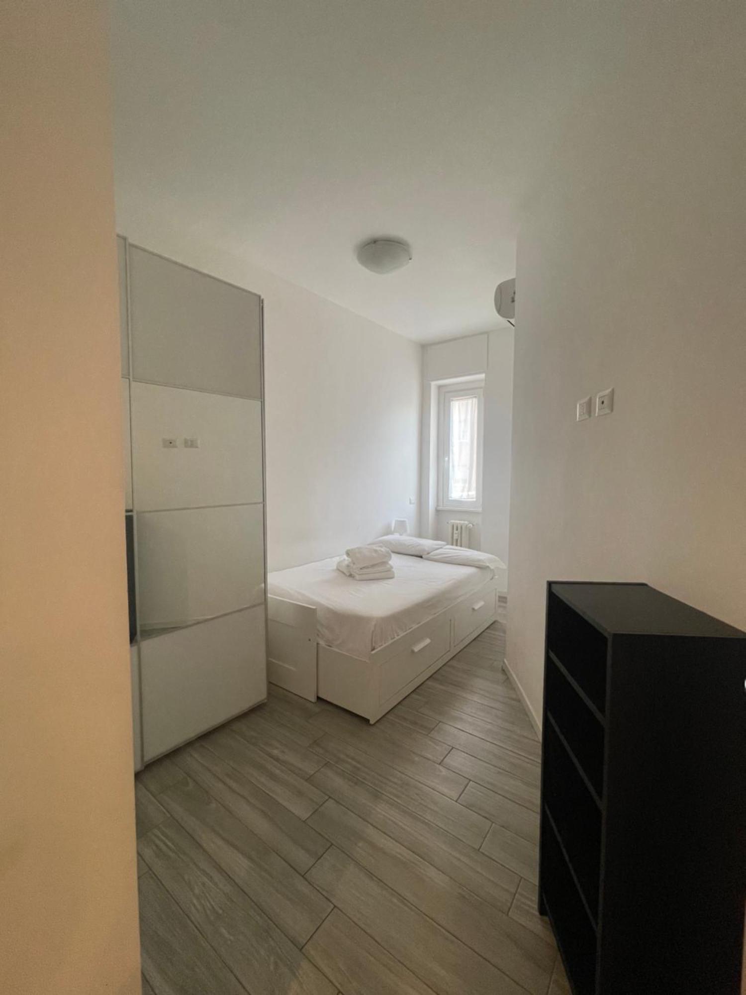 Gardone Apartment - Ampio Appartamento Con 2 Camere Da Letto - Comodo Per Duomo! Милано Екстериор снимка